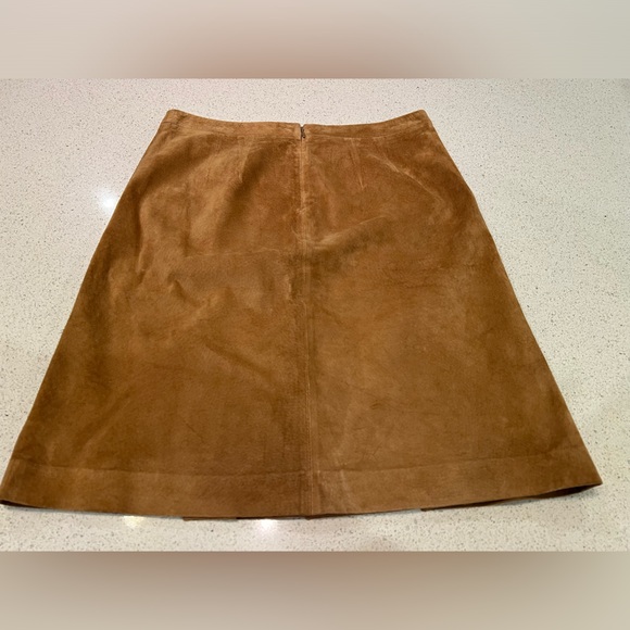 Knee length suede pleated skirt - size 2 - Picture 2 of 9
